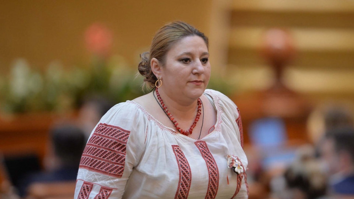 Fiul senatoarei Diana Șoșoacă a fost urmărit și prins de polițiști beat la volan.Tânărul a rămas fără permis