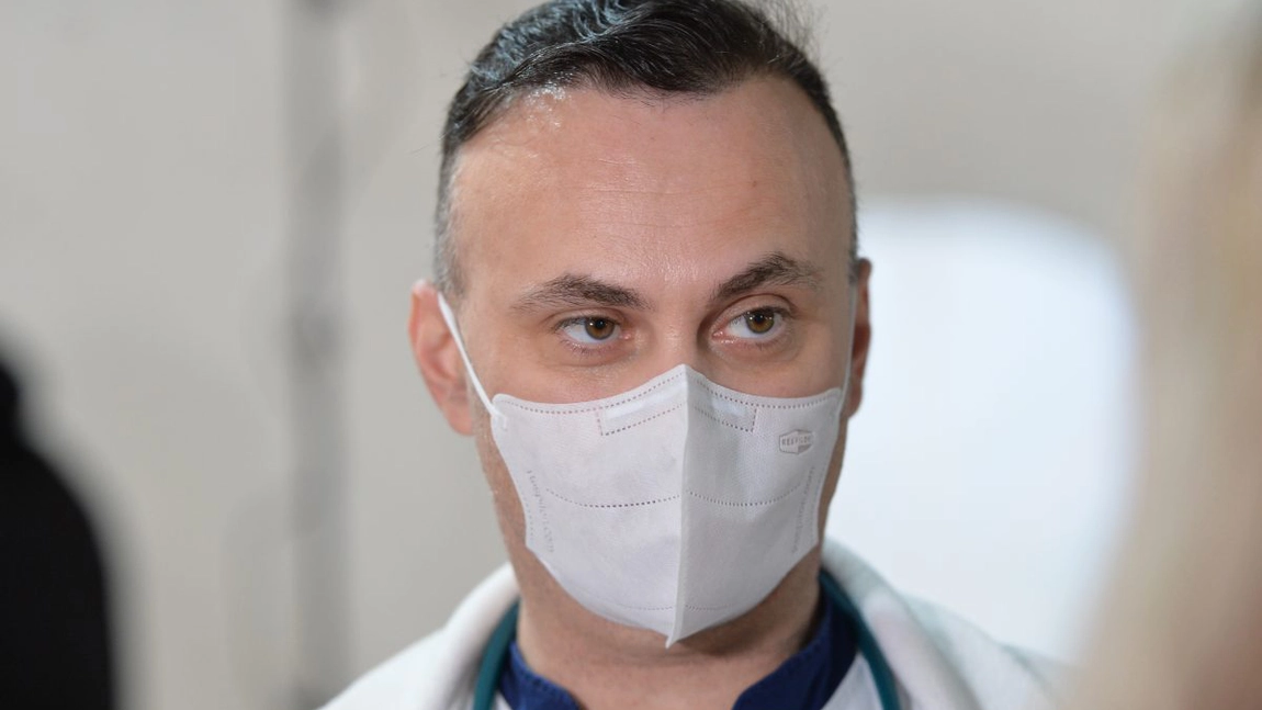 Diferenţa dintre răceală şi gripă. Dr. Adrian Marinescu: „Ambele sunt infecţii virale, dar sunt cauzate de virusuri diferite”