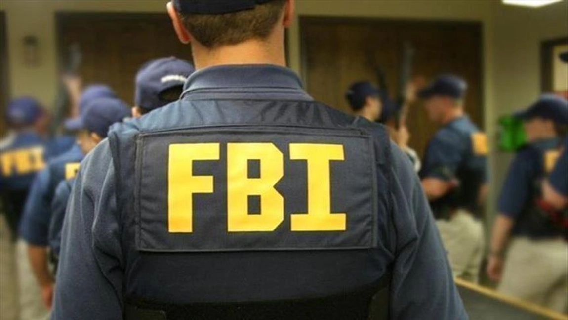 Breșă de securitate la FBI. Oficiali de rang înalt au adus smartphone-uri neautorizate în facilități ultrasecrete