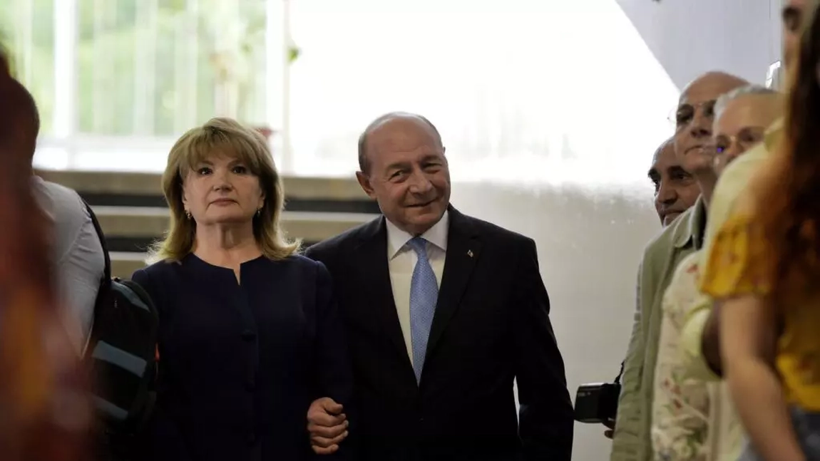 Cum arată acum Maria Băsescu, la 70 de ani. Soția lui Traian Băsescu, apariție surprinzătoare pe străzile din București