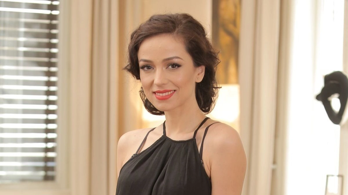 Olivia Steer, în ipostaze sexy pe Facebook. Soția lui Andi Moisescu se află într-o formă fizică de invidiat