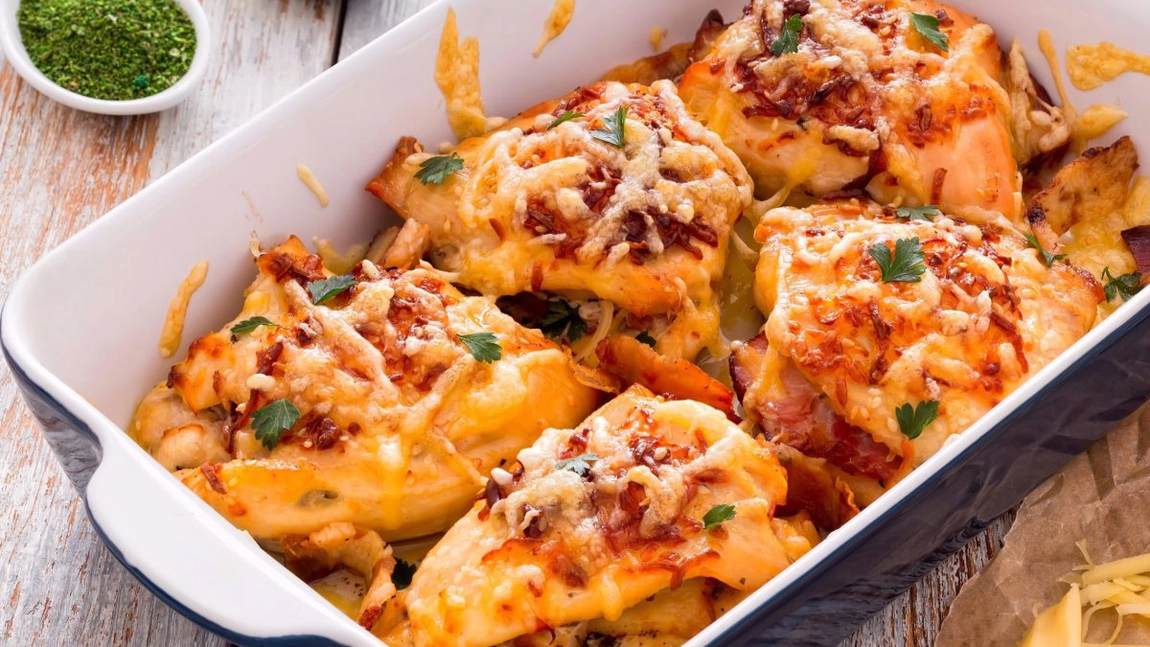Piept de pui la cuptor cu smântână. Trucuri simple pentru un preparat culinar desăvârșit