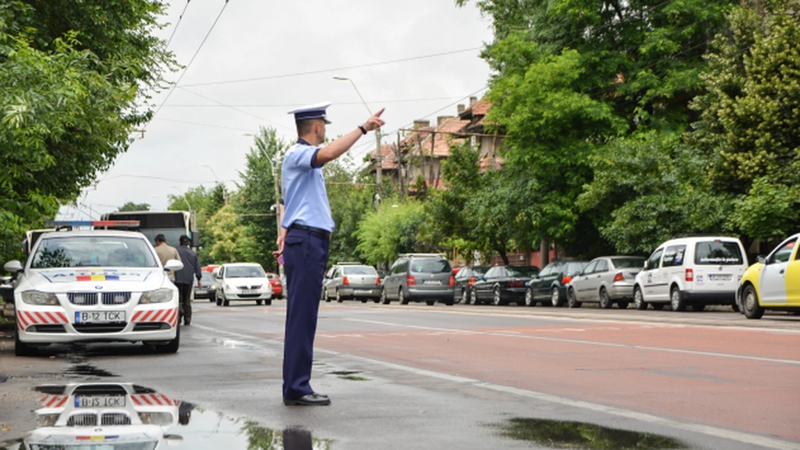 Cel mai ghinionist motociclist posibil! Ce a putut să pățească după ce a vrut să facă o poză cu un agent de la Brigada Rutieră