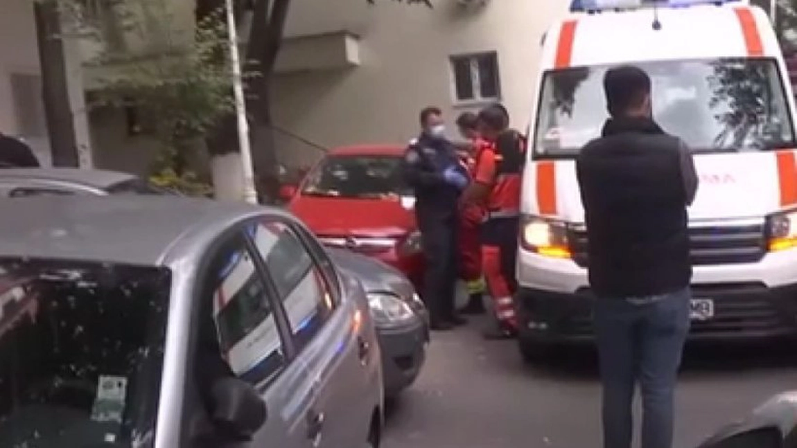 Gest şocant la Bucureşti. Un cuplu de bătrâni s-a aruncat de la etajul şase al unui bloc