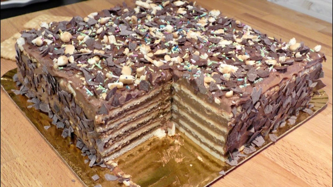 Tort de biscuiți cu cremă fiartă. Desertul care îți lasă gura apă