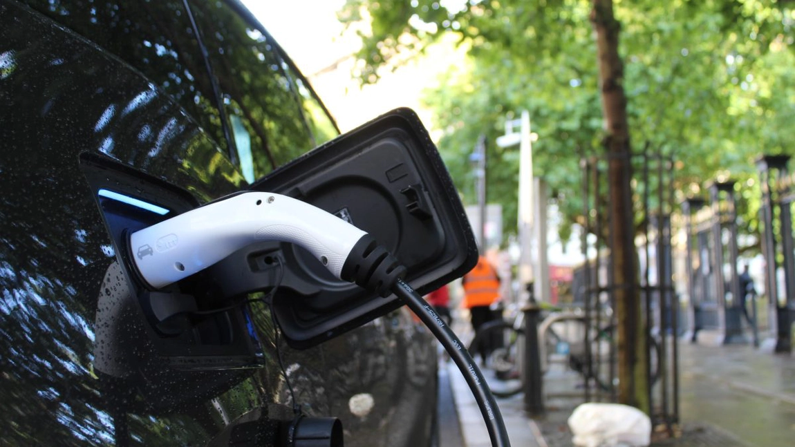 Cumpărarea unei mașini electrice rulate: cele mai importante lucruri de luat în considerare