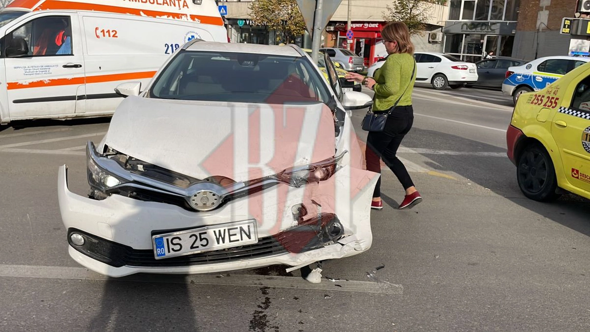 Accident rutier în Podu Roș. Un Taxi și o Toyota s-au ciocnit - EXCLUSIV, FOTO, VIDEO, UPDATE