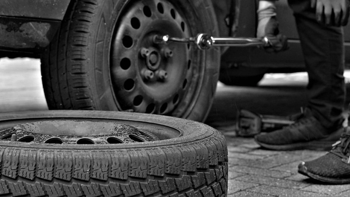 Când trebuie montate cauciucurile de iarnă şi ce amendă riscă cei care nu şi-au schimbat anvelopele