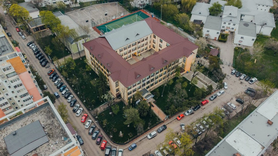 Un cunoscut profesor de la Colegiul Naţional „Emil Racoviţă” are nevoie de ajutorul ieşenilor, după ce a fost diagnosticat cu o boală cumplită