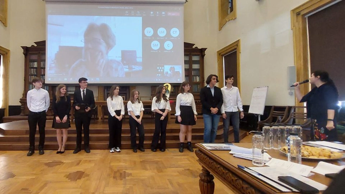 Liceul Teoretic de Informatică „Grigore Moisil” Iași desfășoară un important concurs regional despre religie, în perioada sărbătorii Sf. Cuvioase Parascheva - FOTO