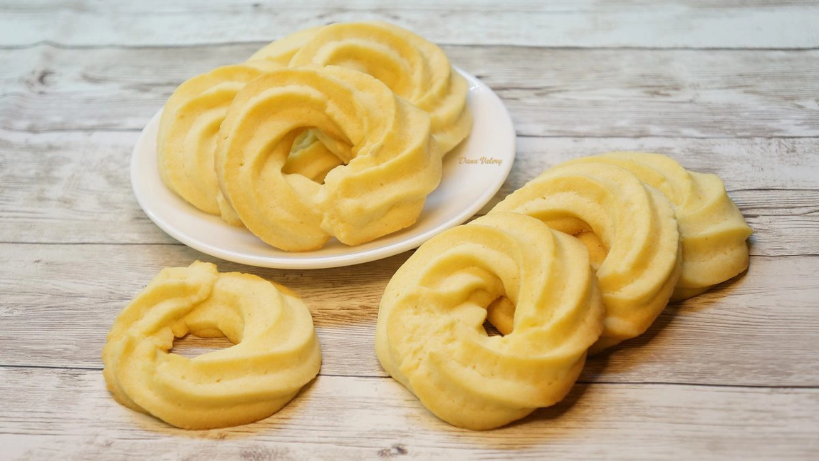 Fursecuri cu untură, fragede și gustoase. Rețeta bunicii pentru un desert de casă delicios