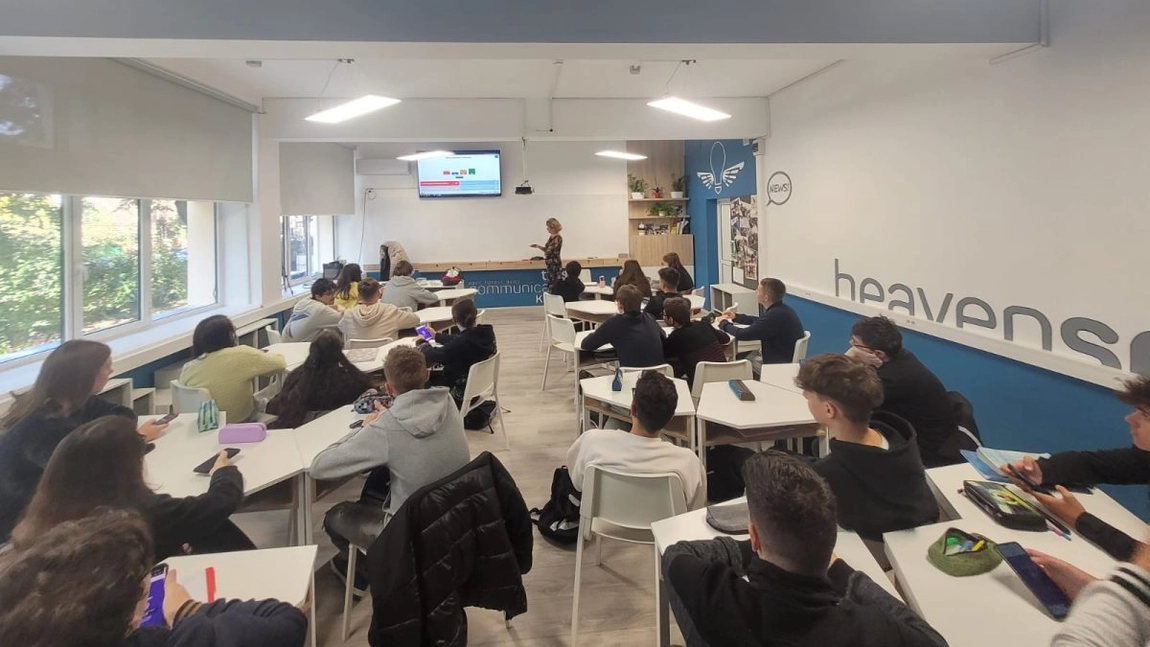 Liceul Teoretic de Informatică „Grigore Moisil” Iași derulează un program de educație financiară cu o instituție bancară