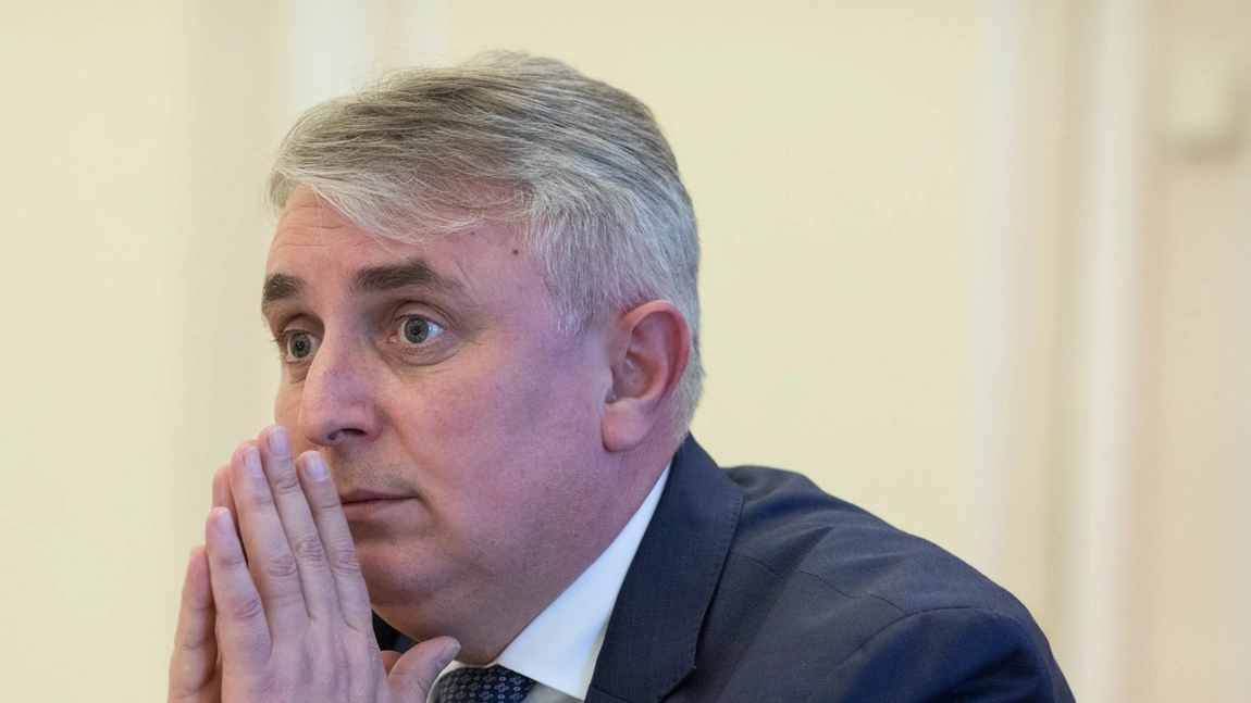 Double trouble pentru ministrul Lucian Bode: se votează moţiunea de cenzură împotriva sa pe fundalul protestelor sindicaliştilor din Poliţie