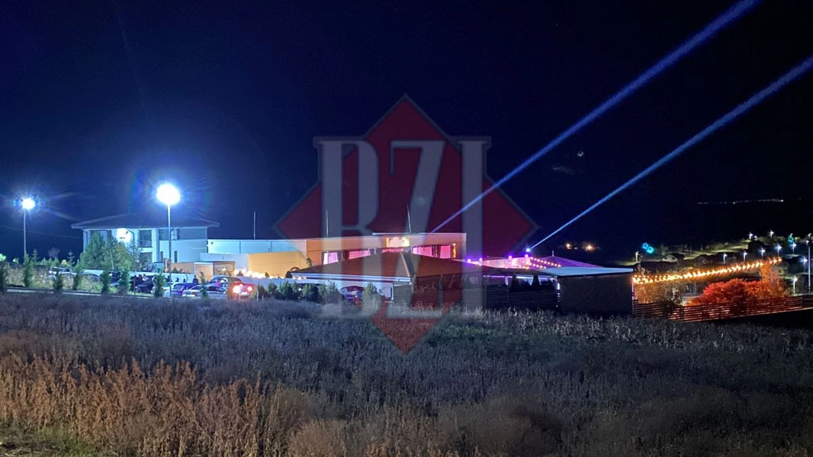 Petrecere de interlopi cu invitaţi surpriză la Le Gaga: Poliţiştii au împânzit zona! Toate maşinile sunt verificate - EXCLUSIV, FOTO