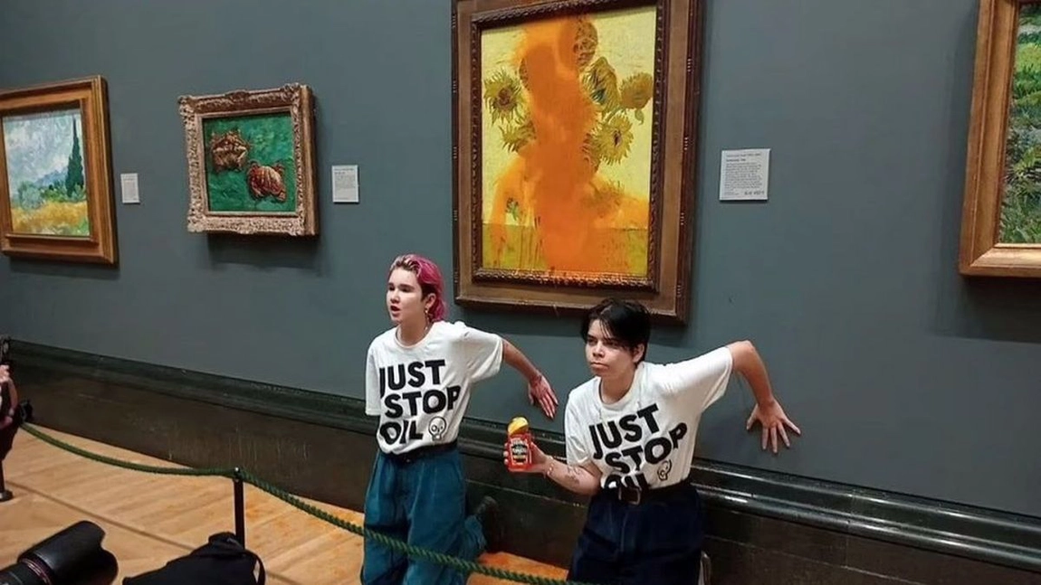 Tablou de Van Gogh, împroşcat cu supă de roşii de două activiste de mediu - VIDEO