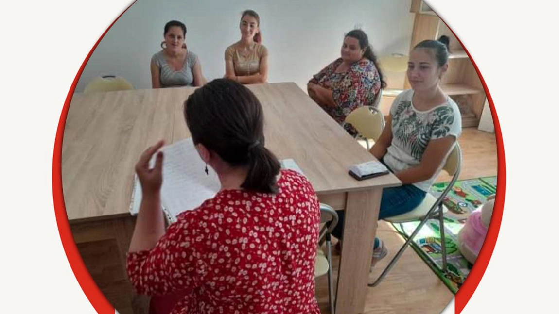 Zeci de adolescente ce au devenit tinere mame au participat la activități de socializare menite să le diminueze izolarea! „Salvați Copiii” le ajută
