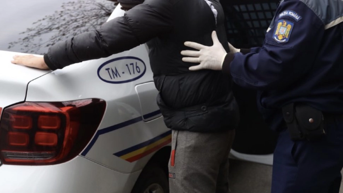 Exhibiţionism la un hotel din Craiova. Turist reținut după ce s-a dezbrăcat în fata recepţionerei