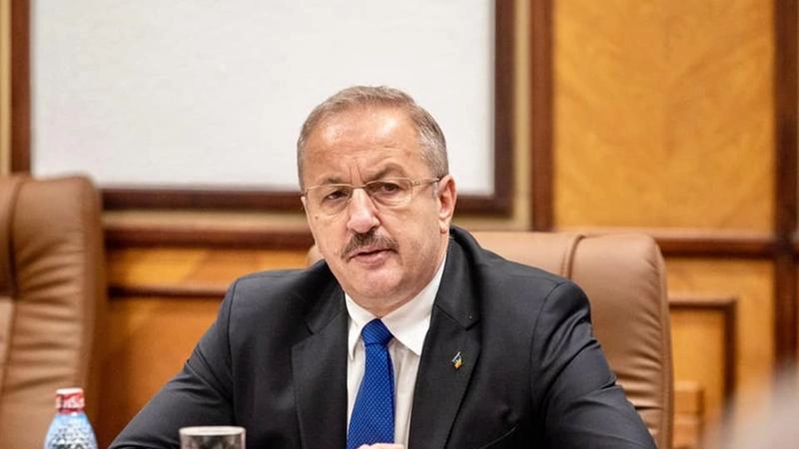USR îi cere demisia ministrului Apărării: „A ajuns să fie propagandistul lui Putin și pentru asta trebuie să plece