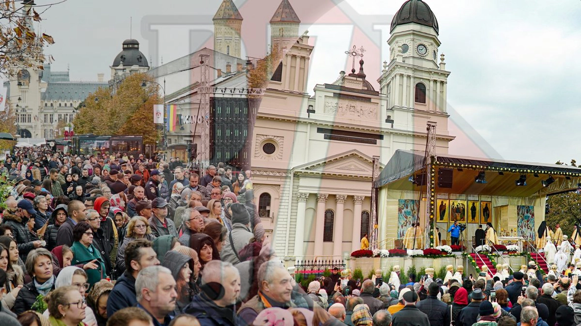 Îndemnul Înaltpreasfinţitului Părinte Teofan, Mitropolitul Moldovei şi Bucovinei, la finalul liturghiei din ziua de pomenire a Sfintei Cuvioase Parascheva:  „Nu este o armă mai importantă decât rugăciunea!” - FOTO/ VIDEO