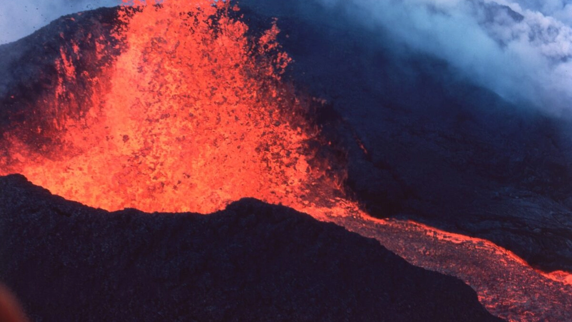 Cel mai mare vulcan activ din lume a erupt, după 38 de ani