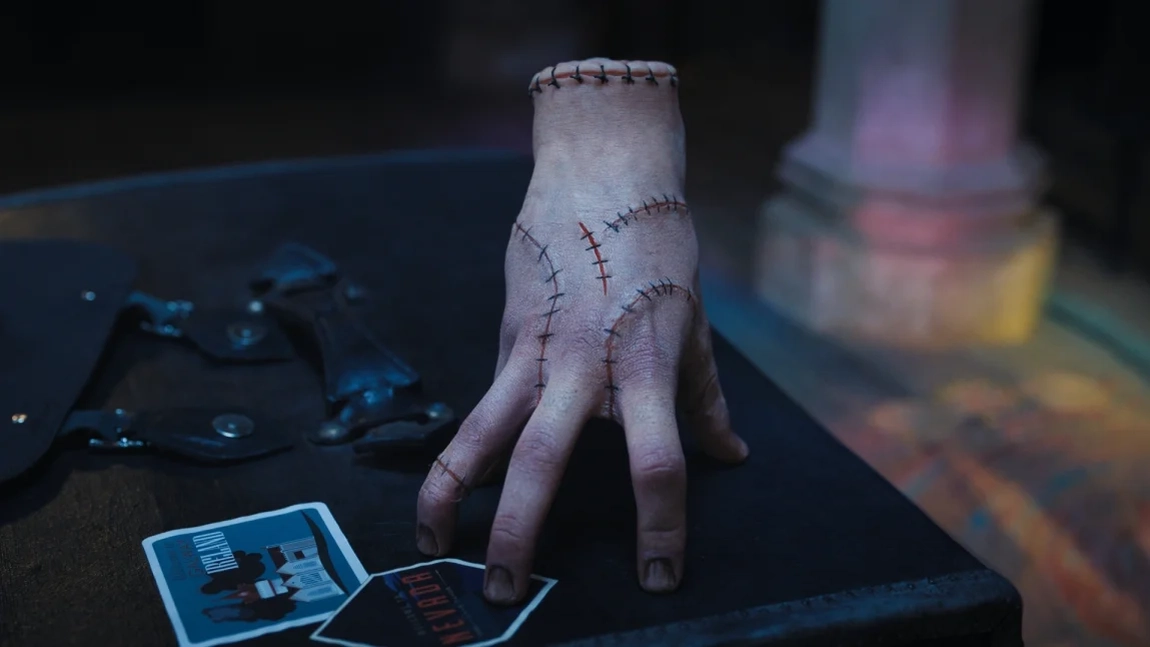 Cine joacă rolul celebrei mâini din serialul „Wednesday”. Actorul român a fost lăudat de Tim Burton