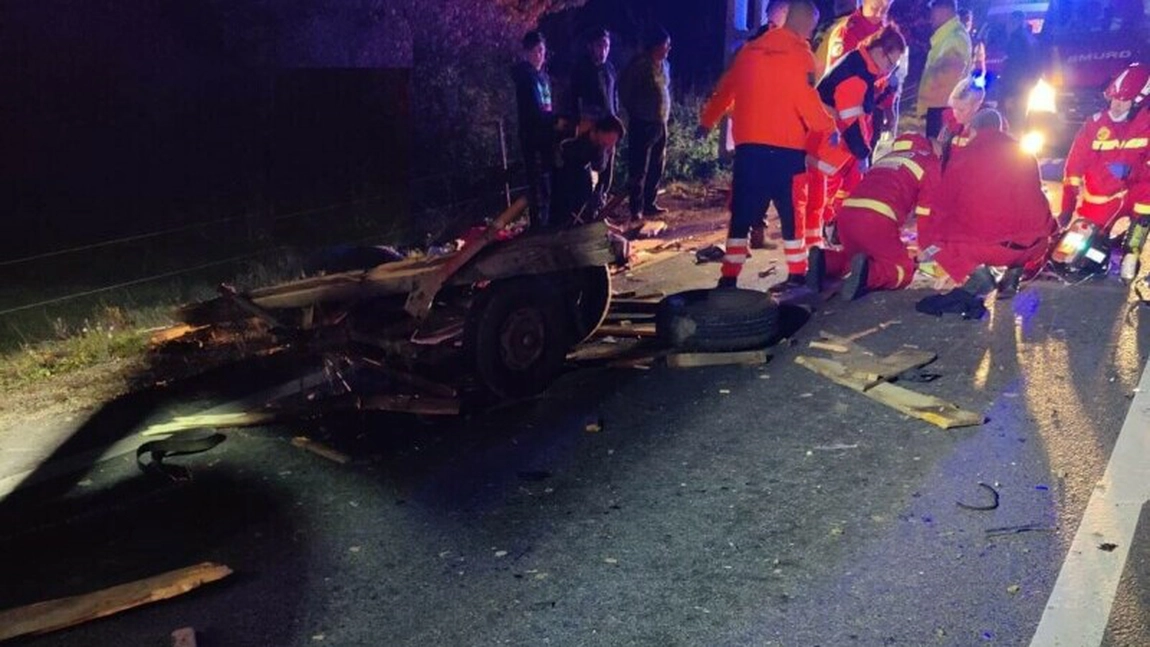 Accident rutier grav în judeţul Bihor. O maşină şi o căruţă s-au ciocnit, șase persoane au fost rănite, iar un copil este resuscitat