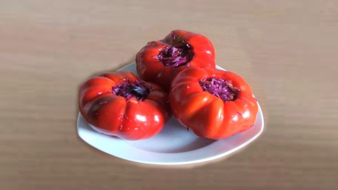 Ardei umpluți cu varză roșie. Deliciul culinar tradițional după o rețetă veche