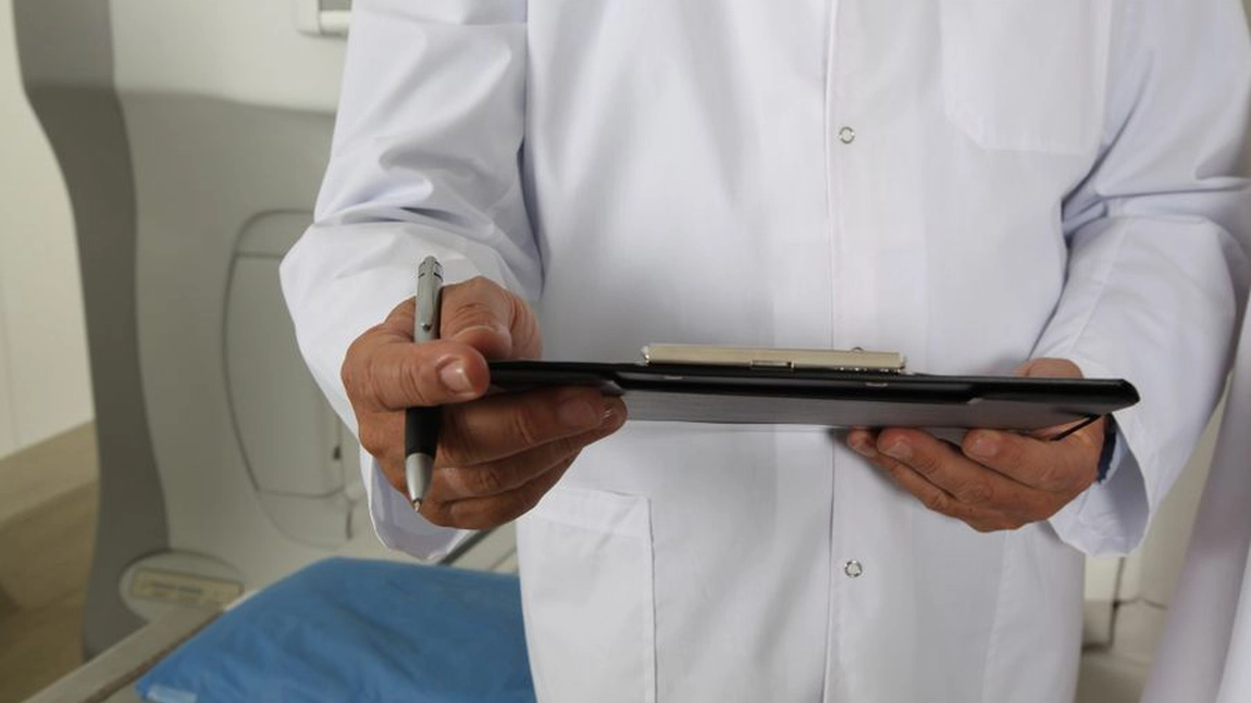 Cercetare în rândul medicilor! Mai mulți doctori au fost prinși că făceau certificate de deces false contracost