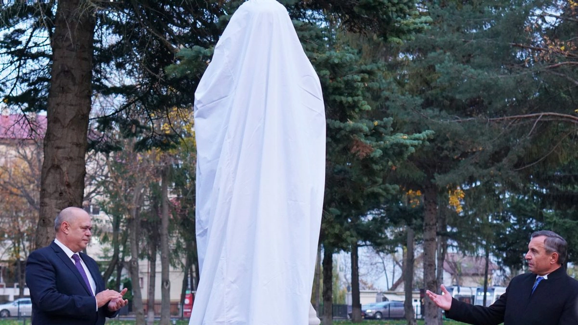 Moment emoţionant la USV Iaşi! Comunitatea academică i-a sărbătorit pe marii profesori - FOTO