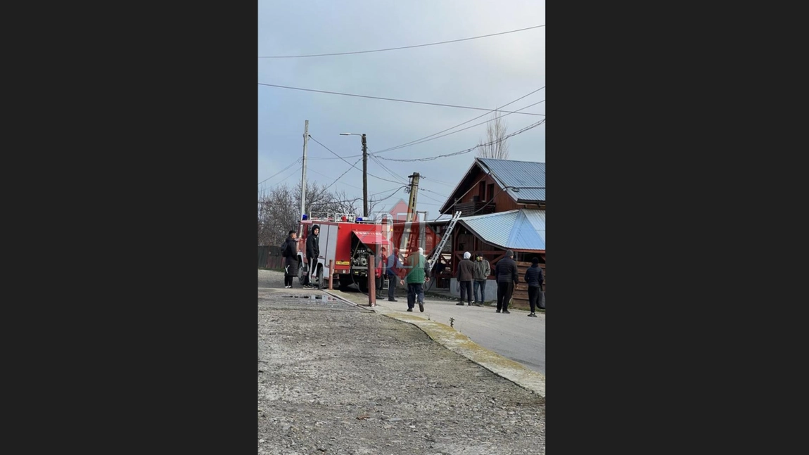 Incendiu la o casă din Scânteia. Pompierii acționează chiar în aceste momente (EXCLUSIV, FOTO, VIDEO)