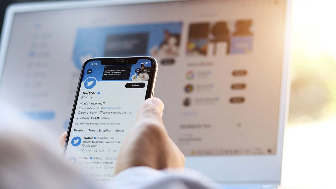 Companiile şi-ar putea retrage reclamele de pe Twitter după deblocarea contului lui Donald Trump