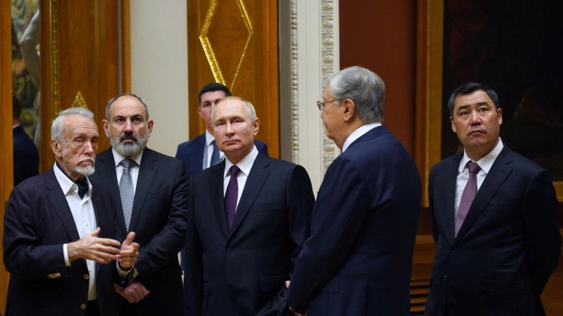 Putin și-a invitat aliații la o petrecere cu ceai. Lukașenko: „Tu și cu mine punem multe puncte pe i seara”