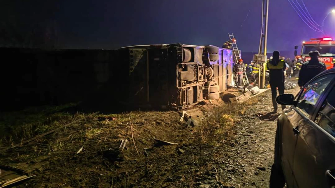 Accident rutier grav cu zeci de victime, la Iași. Cod Roșu de intervenție după ce un autocar cu 35 de persoane s-a răsturnat. Este vorba despre un ansamblu folcloric - EXCLUSIV, GALERIE FOTO, UPDATE