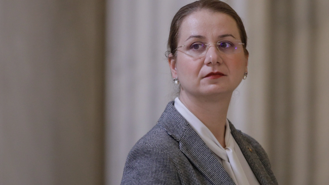 A fost lansat apelul pentru dotarea unităților de învățământ preuniversitar. Ministrul Educaţiei, Ligia Deca: „Alocăm peste un miliard de euro”