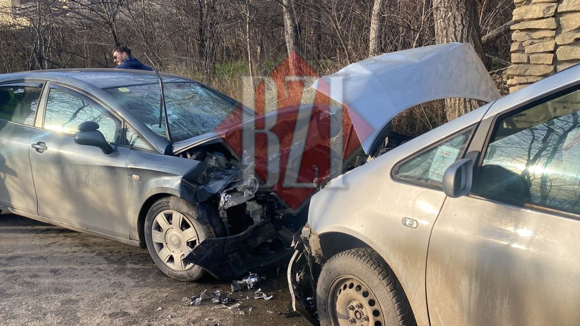 Accident rutier grav în Bârnova. Două autoturisme s-au izbit frontal. O persoană este încarcerată - UPDATE, GALERIE FOTO