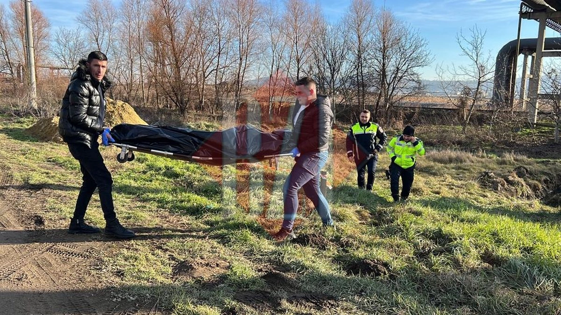 O persoană a fost găsită decedată într-un pârâu înghețat din comuna Holboca. Pompierii intervin - UPDATE, FOTO, VIDEO