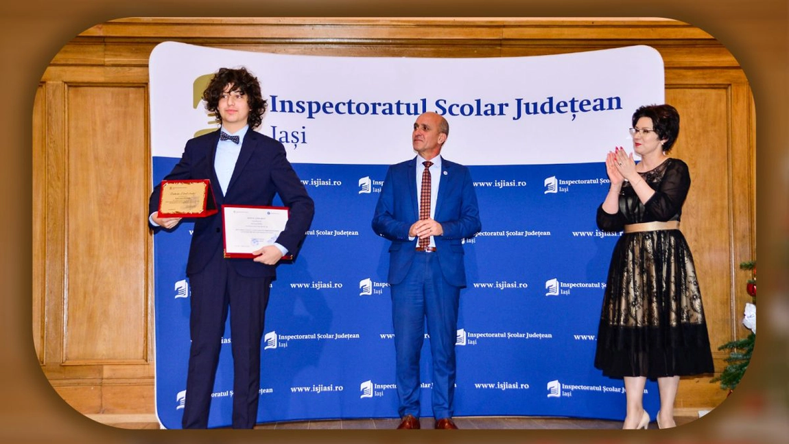 Radu-Ionuț Stoleriu a obținut titlul de „Elevul anului” la Gala Excelenței în Educație! Profesorul Cătălin Budeanu: „Întrebările lui depășesc cu mult cadrul programei școlare”