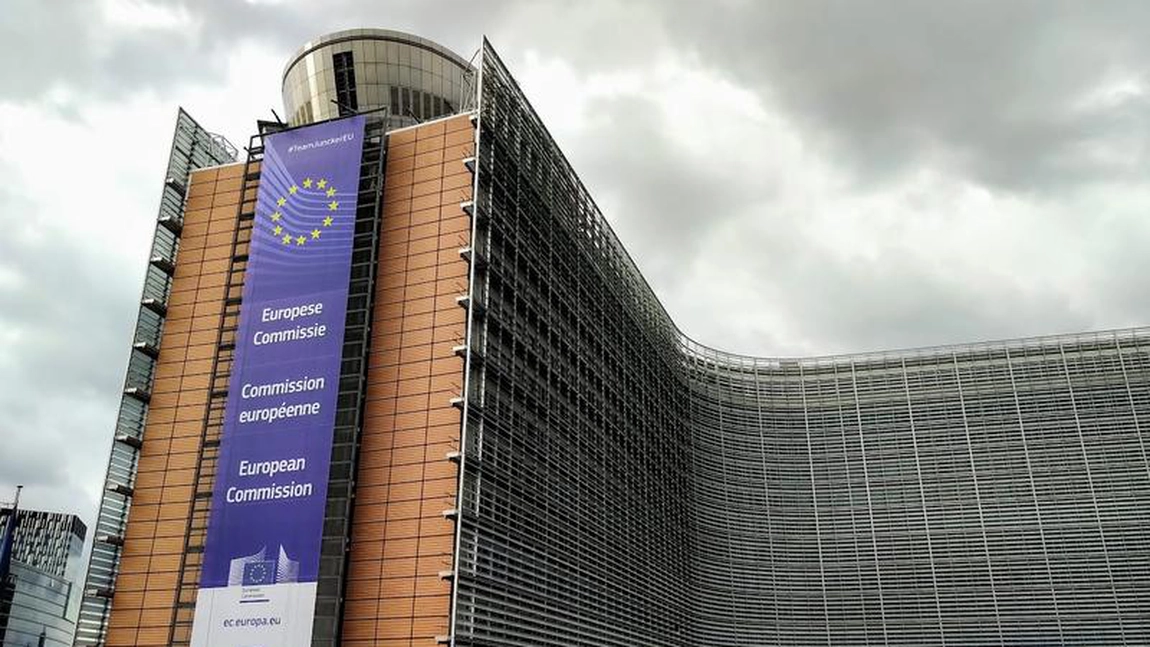 Aproape 1,2 miliarde de euro vor fi acordaţi de UE în sprijinul a 61 de proiecte de cooperare industrială în domeniul apărării
