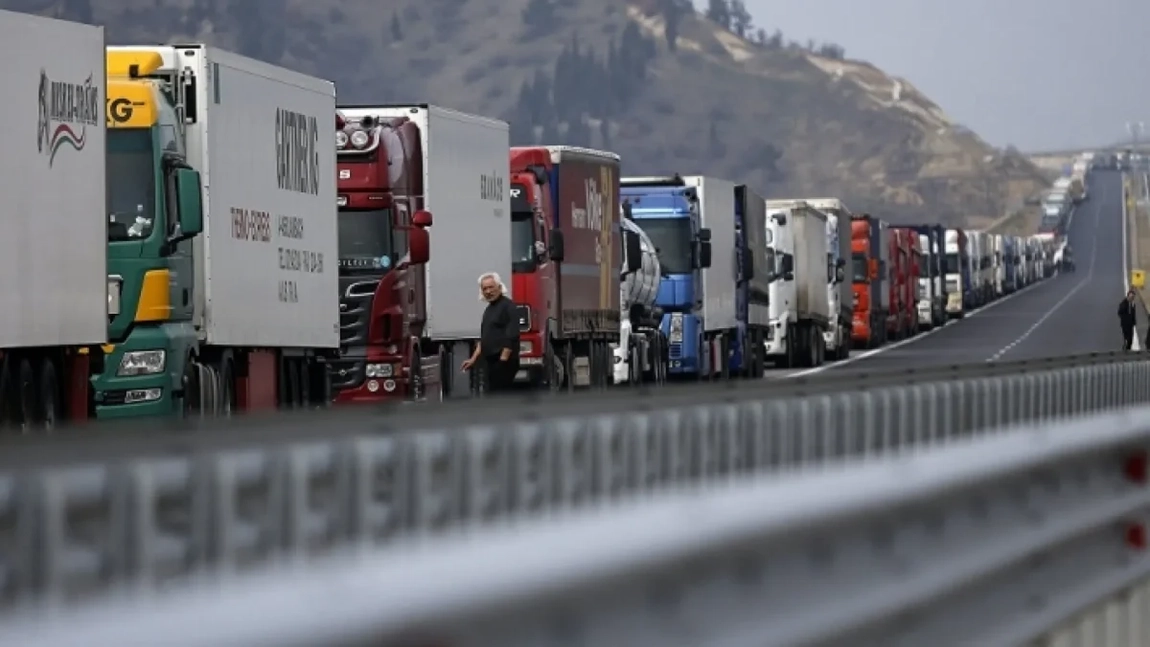 Uniunea Naţională a Transportatorilor Rutieri din România a cerut eliminarea controalelor la frontieră cu Bulgaria