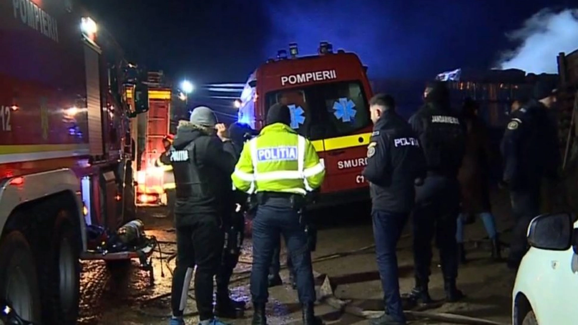 Un bărbat a murit carbonizat în urma unui incendiu la Sighișoara. Alte 11 familii au rămas pe drumuri