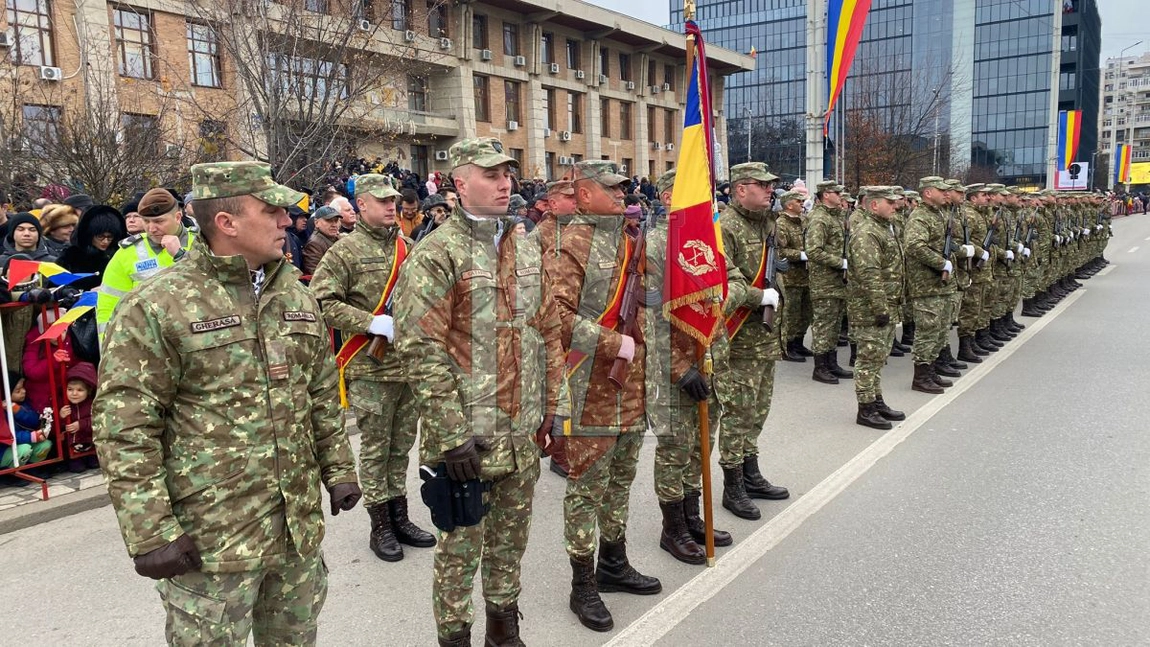Impresionantă paradă militară la Iaşi cu ocazia Zilei Naţionale a României - LIVE VIDEO, GALERIE FOTO