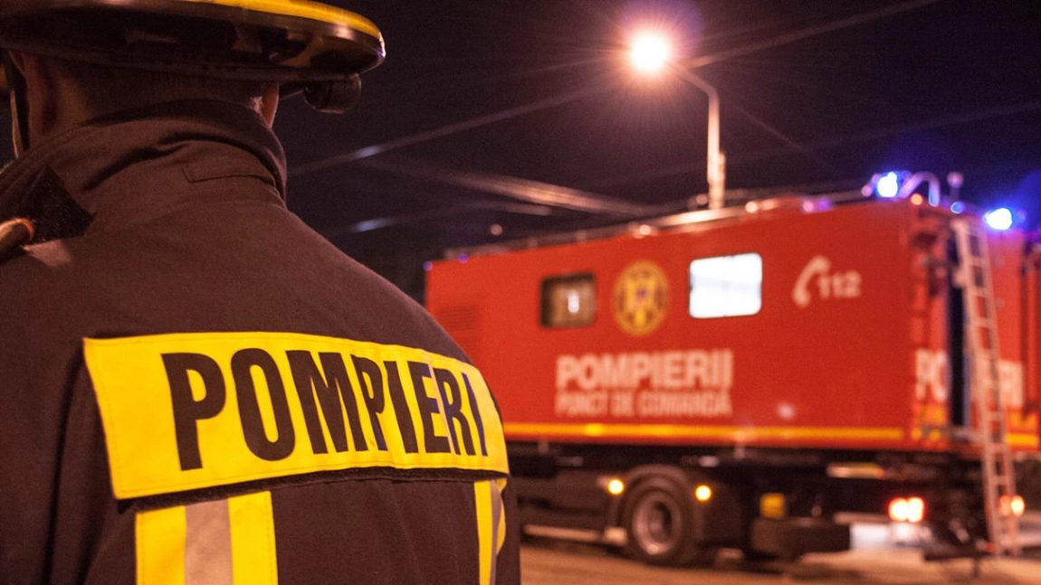 Incendiu în municipiul Pașcani. O casă a fost cuprinsă de flăcări - EXCLUSIV