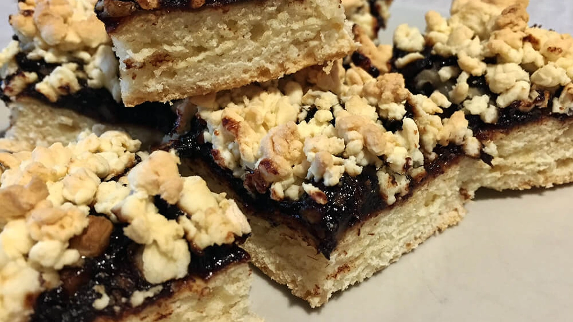 Prăjitură cu gem și nucă. Rețeta bunicii pentru un desert de neuitat