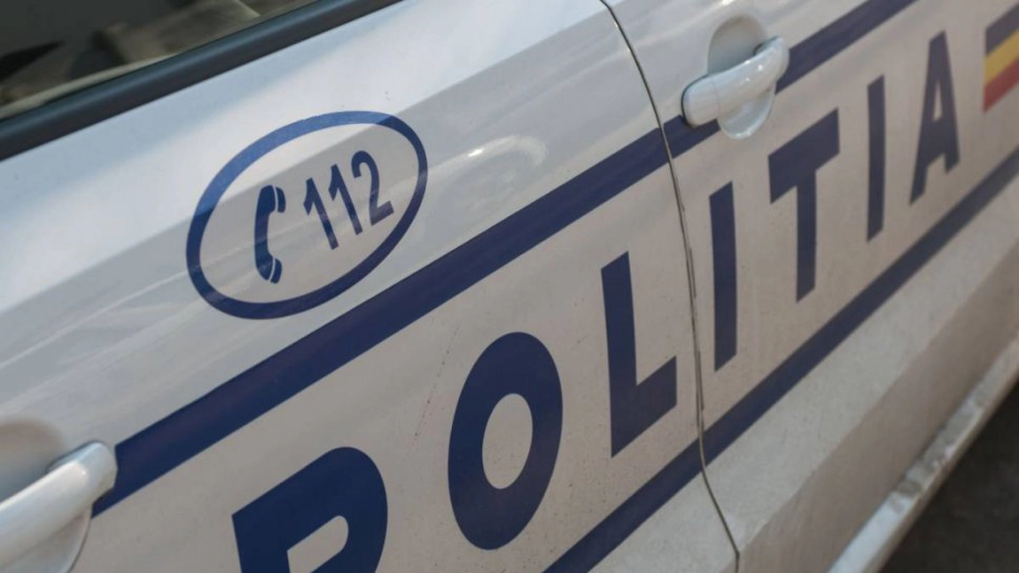 Un primar din Constanța este acuzat de ultraj. Edilul ar fi bătut o polițistă pentru că i-ar fi prins fiul minor la volan
