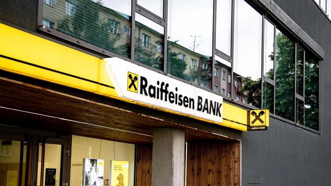 Raiffeisen Bank începe să piardă clienți? Românii au primit un mesaj cu privire la aderarea României la Schengen
