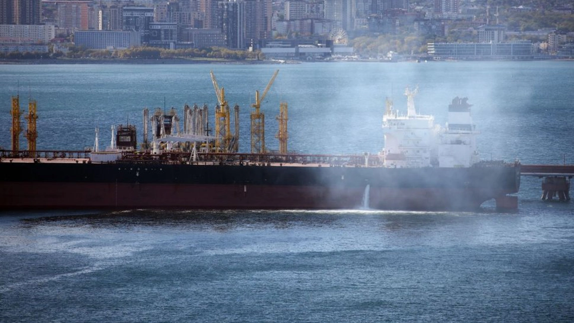 Război în Ucraina. Prețul petrolului rusesc a fost plafonat cu mult sub prețul pieței