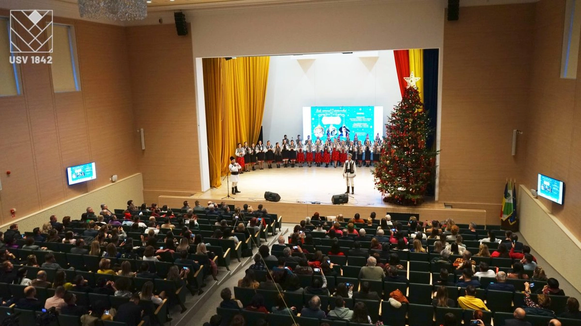 Spectacol inedit la USV Iaşi. Studenţii au organizat un adevărat regal folcloric al datinilor și obiceiurilor de Anul Nou - GALERIE FOTO