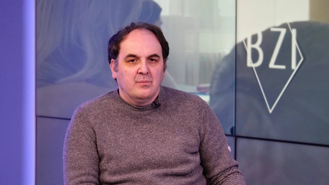 Profesorii își vor primi salariile cu întârziere. Prof. Laviniu Lăcustă, președinte USLIP Iași: „Ministerul Educației nu a transmis noua versiune a aplicației Edusal”