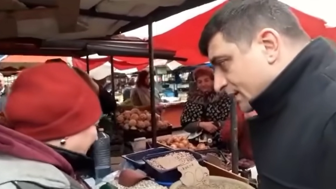 Liderul AUR George Simion, prezent la Iași. Acesta a discutat cu cetățeni nemulțumiți în cea mai mare piață din oraș - VIDEO, FOTO