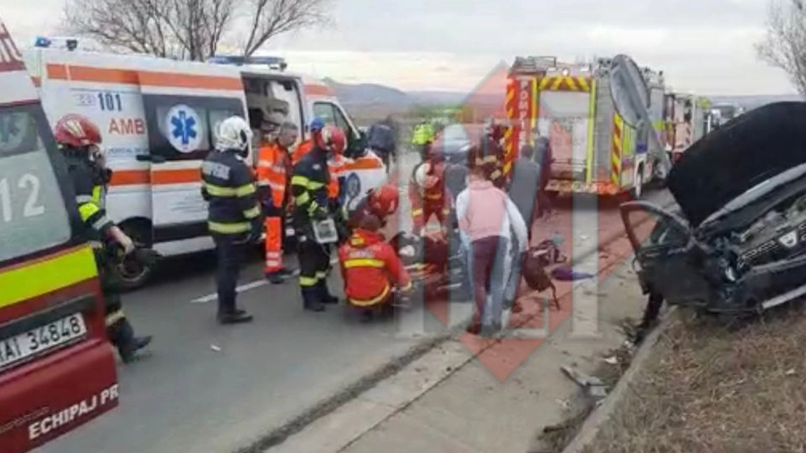 Accident rutier în județul Iași. Două autoturisme au intrat în coliziune la Lețcani - FOTO, VIDEO, UPDATE